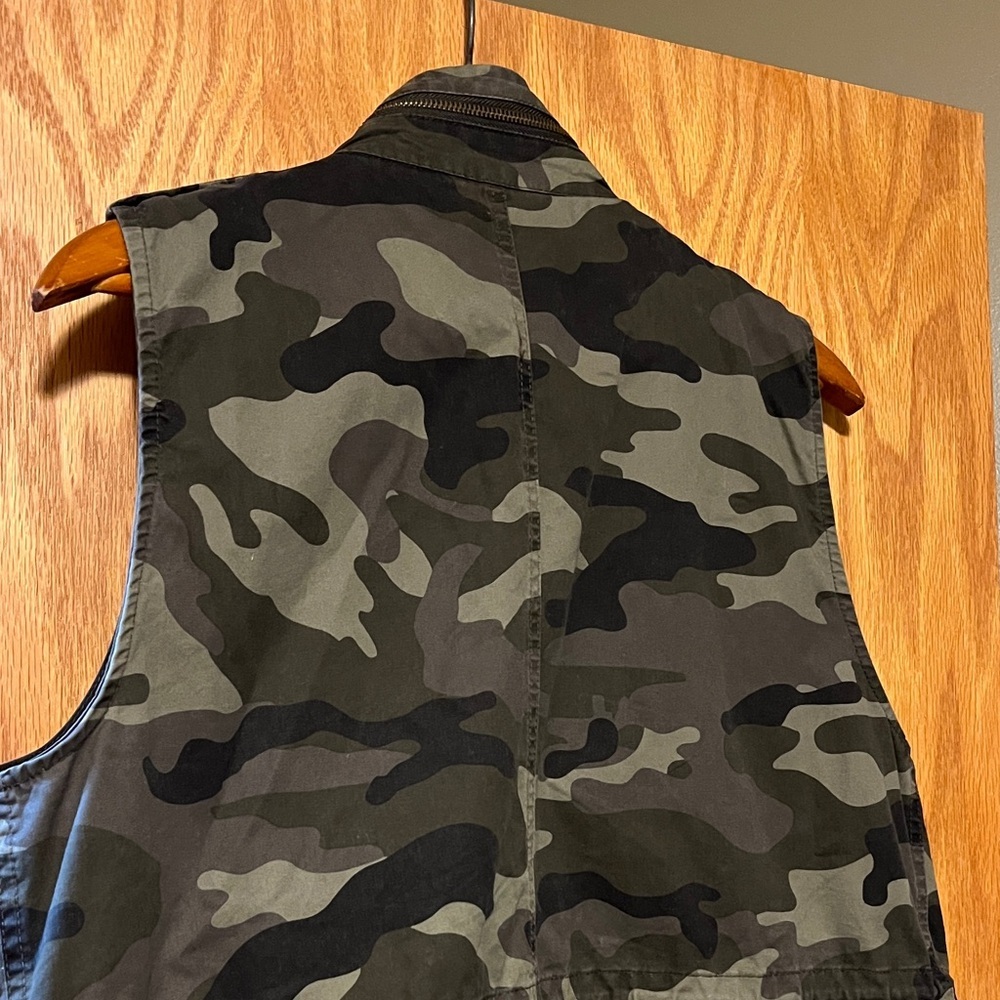 Love Tree Green Camouflage Vest - Picture 12 of 12